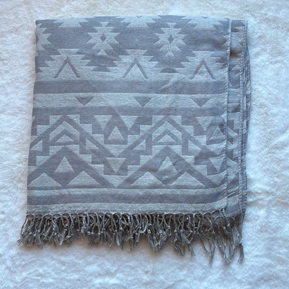 Francesca's Aztec Poncho Shawl Scarf‎ - Picture 7 of 7